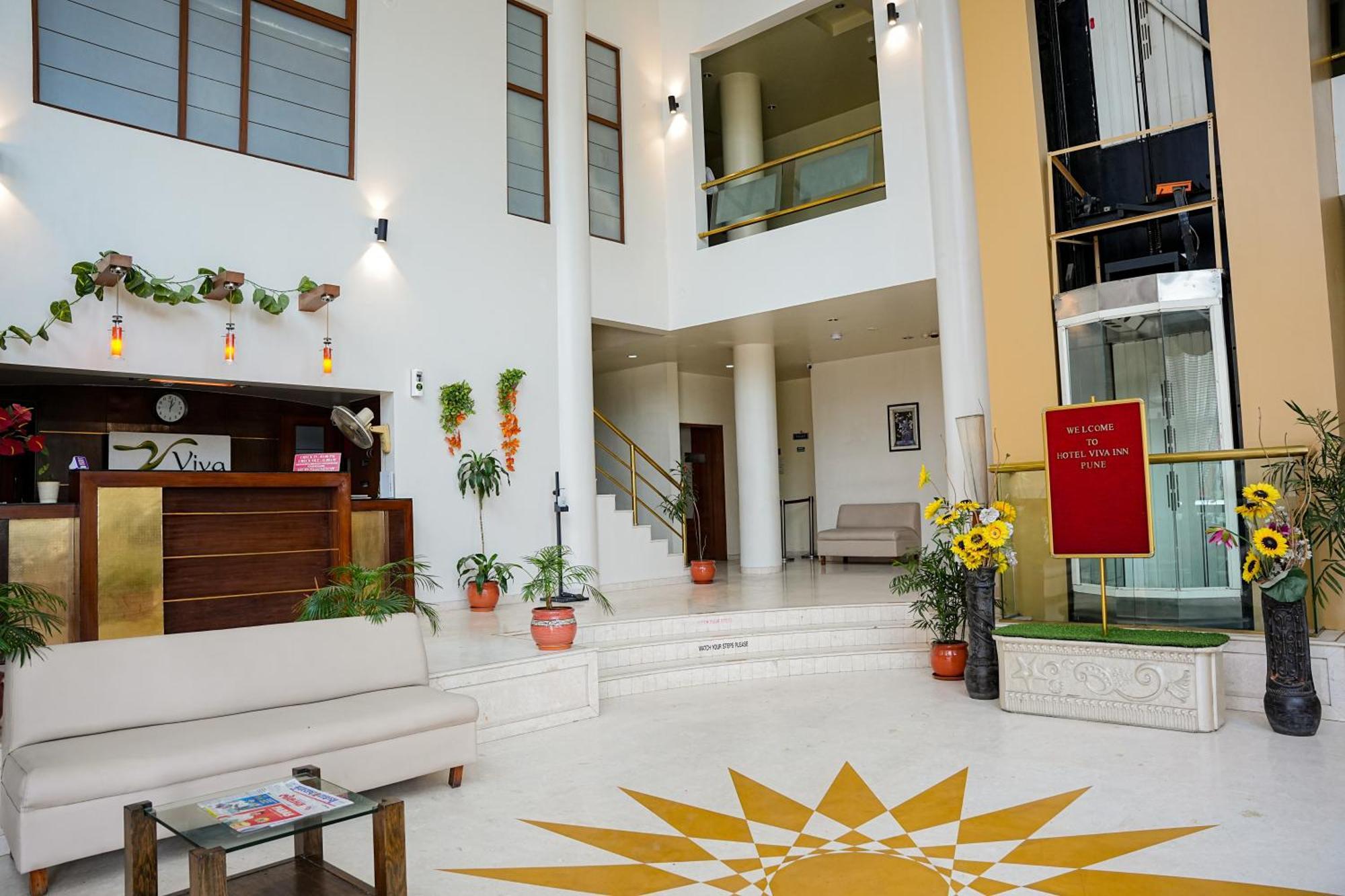 Hotel Viva Inn Yerandwane Exterior photo